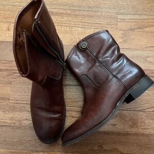 FRYE women’s short ankle button boot sz7.5